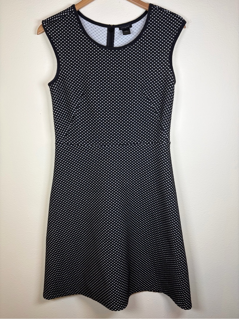 Ann Taylor Black White Textured Fit & Flare Dress Women’s 4 Sleeveless Career